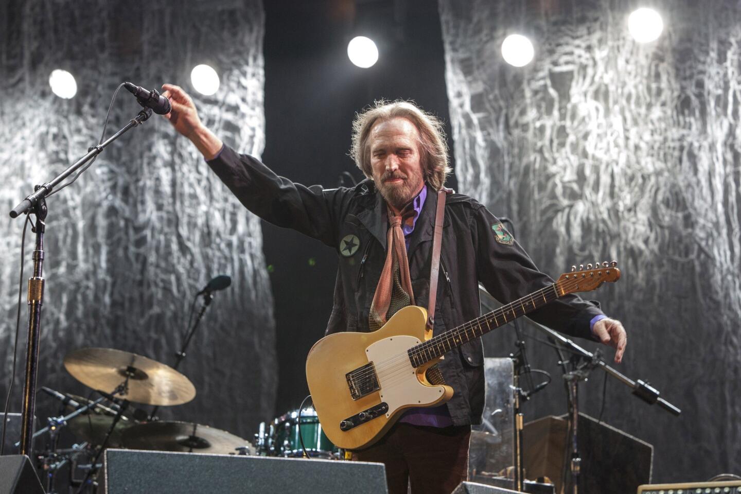 Tom Petty and the Heartbreakers concert cut short by fire marshals