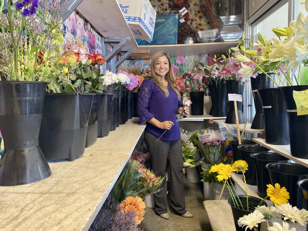 Ilce Acevedo, 42, posa el martes 1 de octubre de 2019 en su negocio Divine Flowers ubicado sobre Clairemont Drive en San Diego.