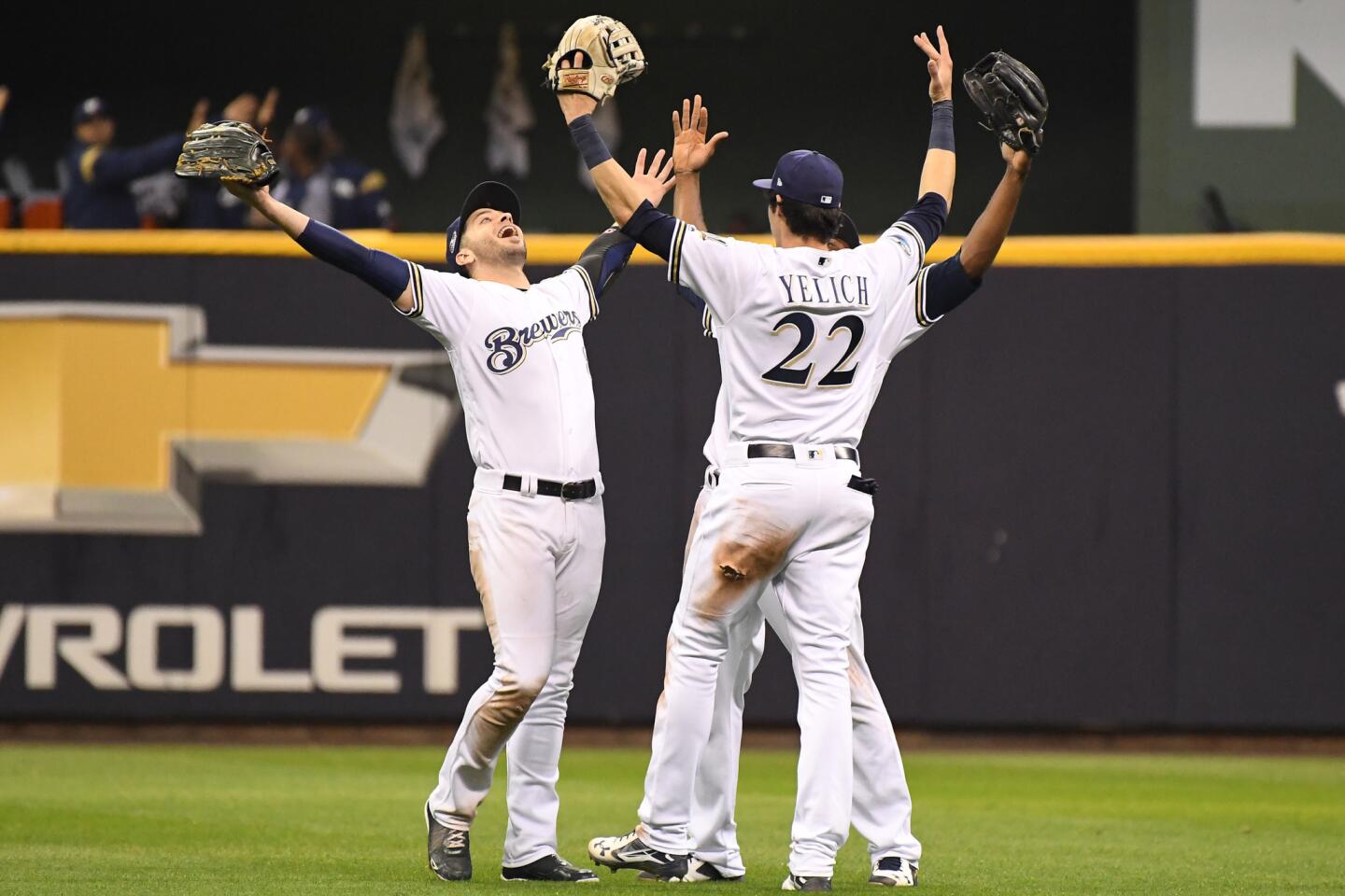 MLB playoffs: Manny Machado gives Milwaukee boos the silent treatment