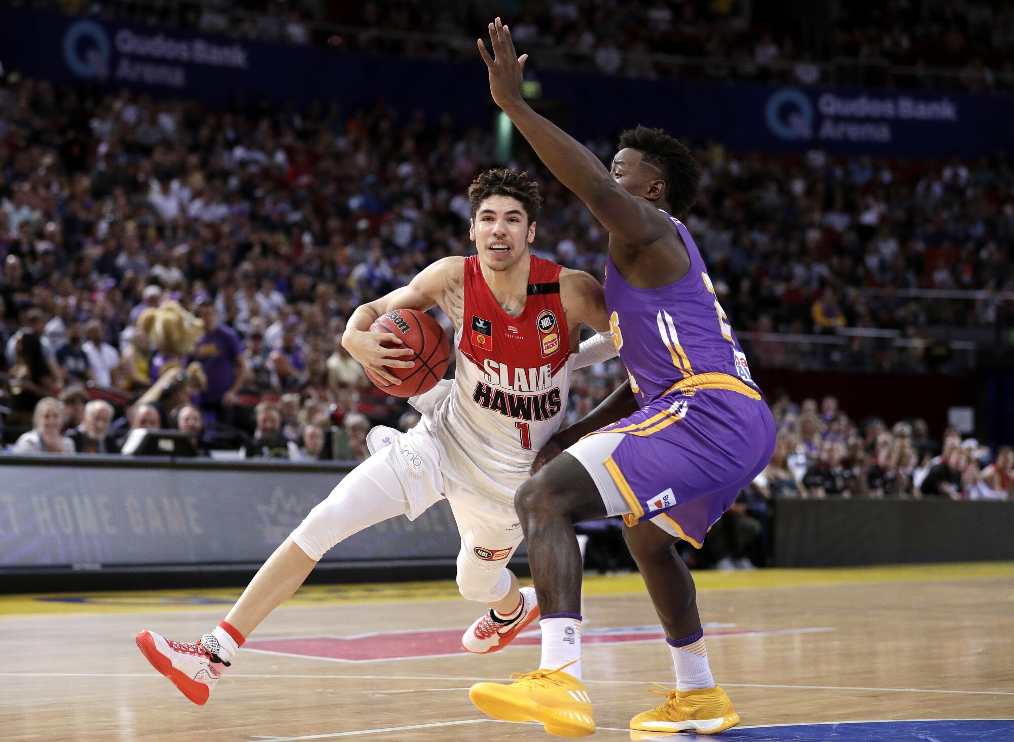 Illawarra's LaMelo Ball drives past Sydney's Jae'Sean Tate.