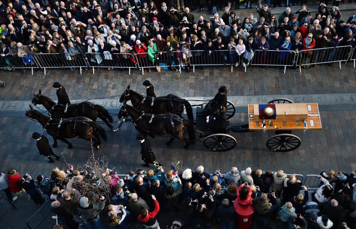 epa04674975 King Richard's coffin is carried through the city towards Leicester Cathedral in Leicester, central England, 22 March 2015. The City of Leicester is preparing for the reburial of King Richard III who died in Bosworth in 1485. Richard will be re-interred at Leicester Cathedral 26 March. EPA/ANDY RAIN ** Usable by LA, CT and MoD ONLY **