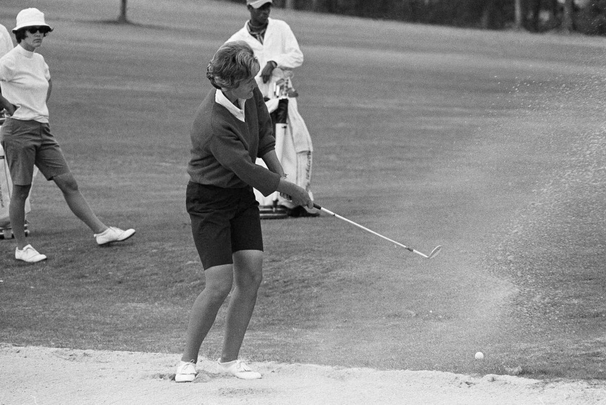 Foto del 25 de noviembre de 1996, Kathy Whitworth en el Women Titleholder Golf Tournament en Augusta, Georgia. 