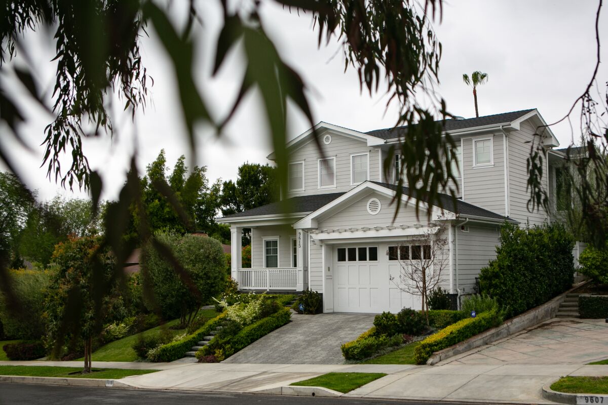 Prosecutors say that Horwitz used money from a massive Ponzi scheme to buy this home in Beverlywood for $5.7 million.