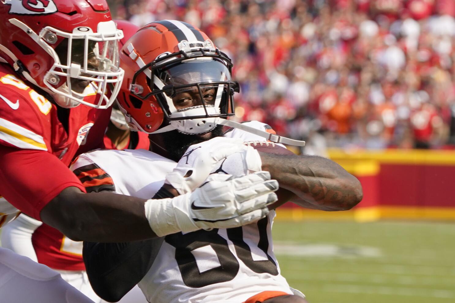 Browns' Landry 'week to week' with knee sprain; OBJ close - The