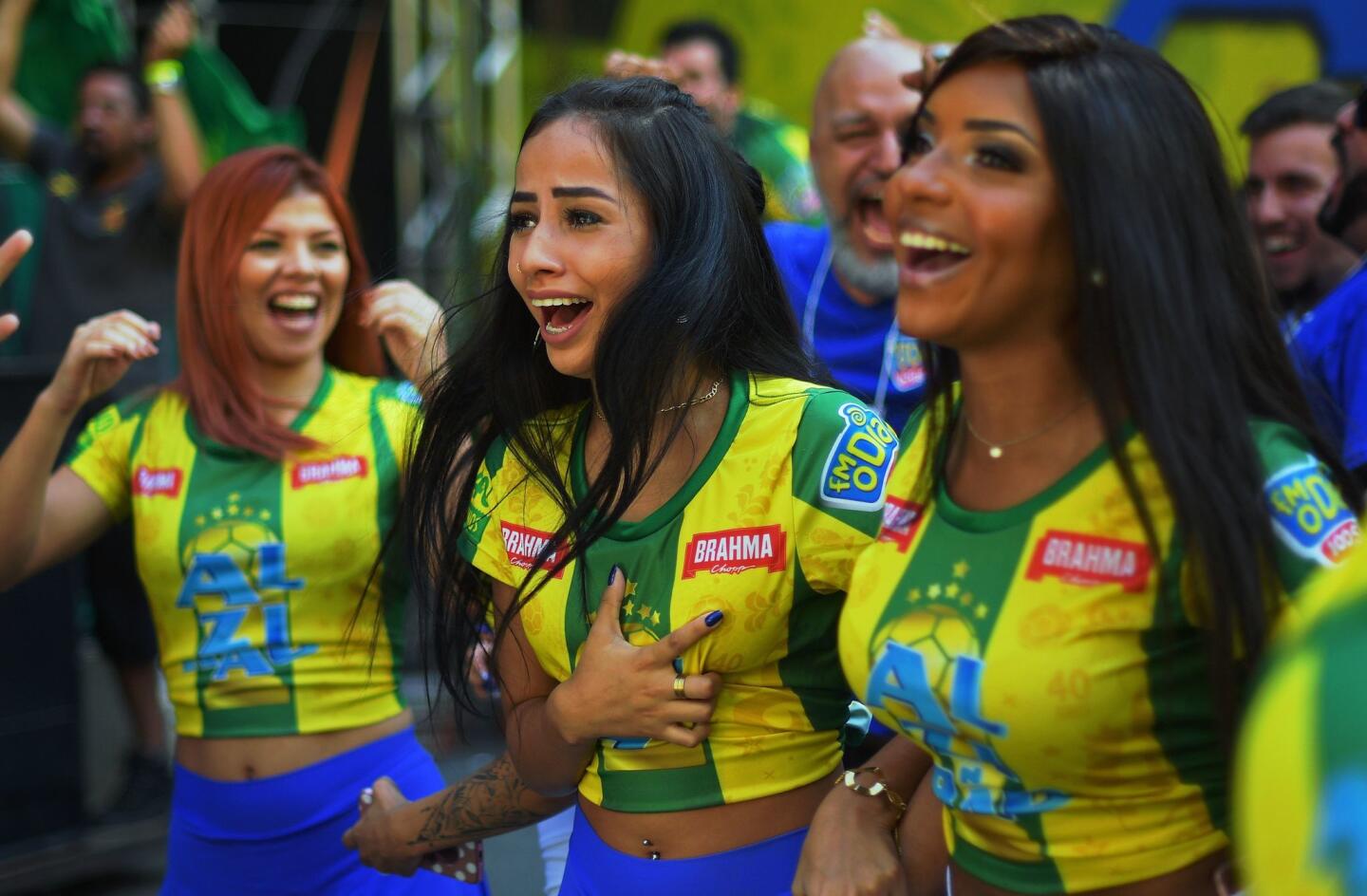 La afición de Brasil destaca por su belleza.