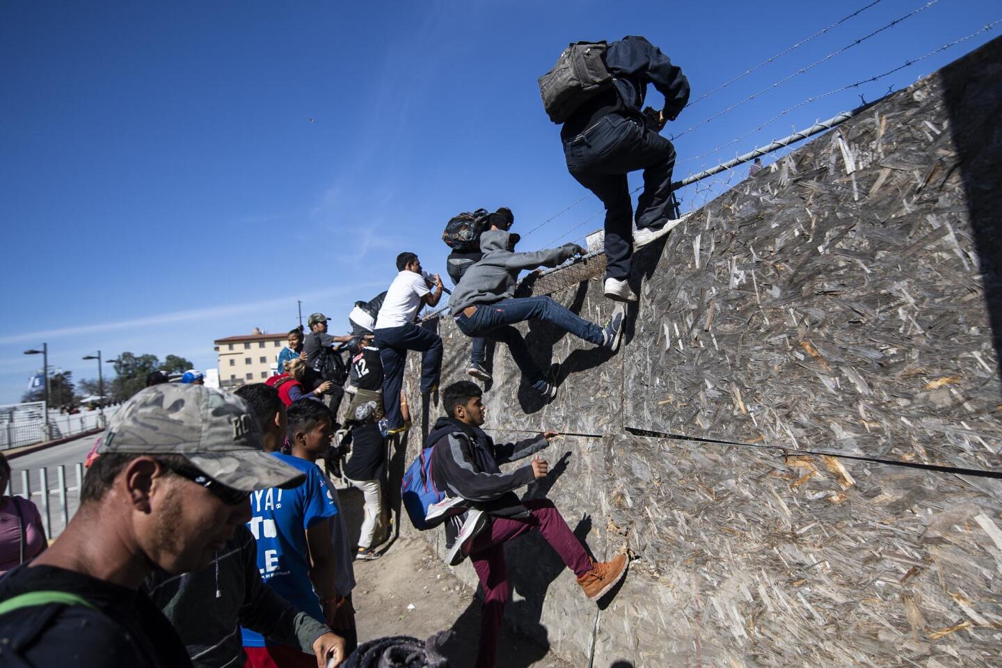 Migrants try to cross border at Tijuana