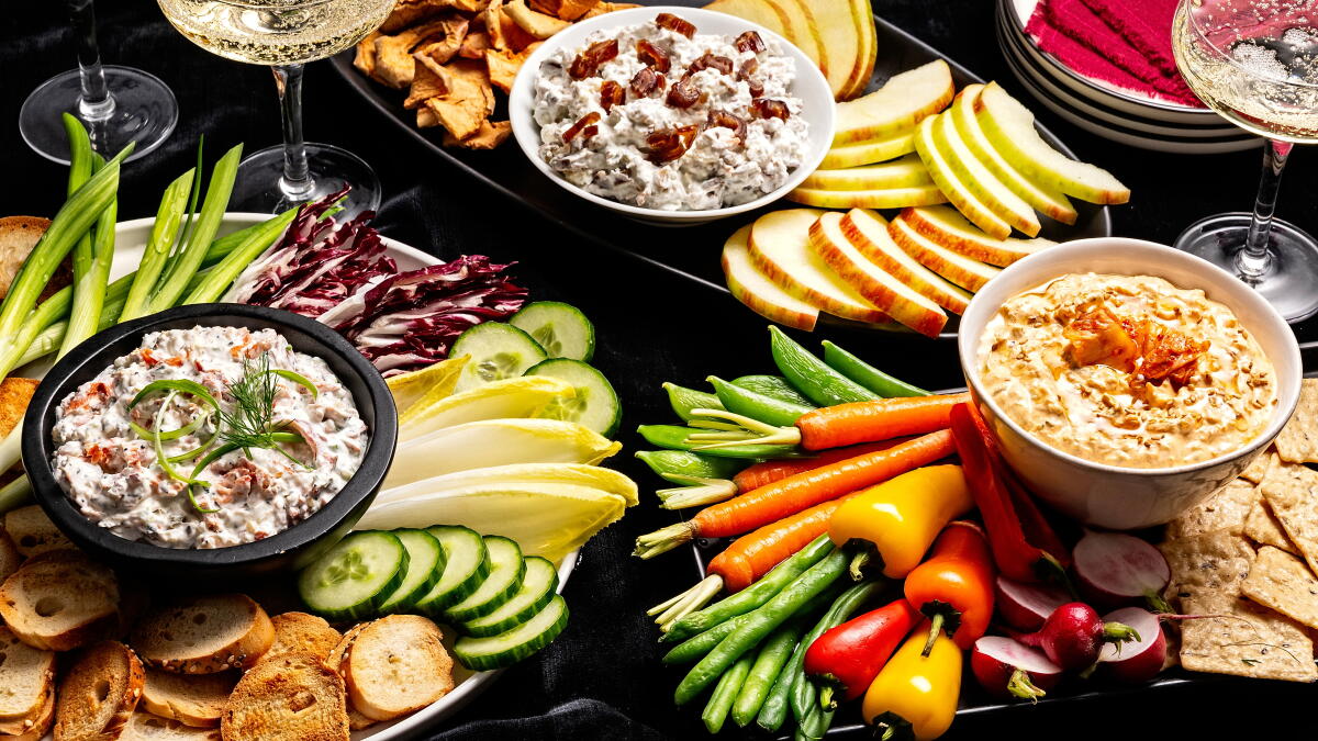 5 crowd-pleasing sour cream dips for easy entertaining - Vimarsana News