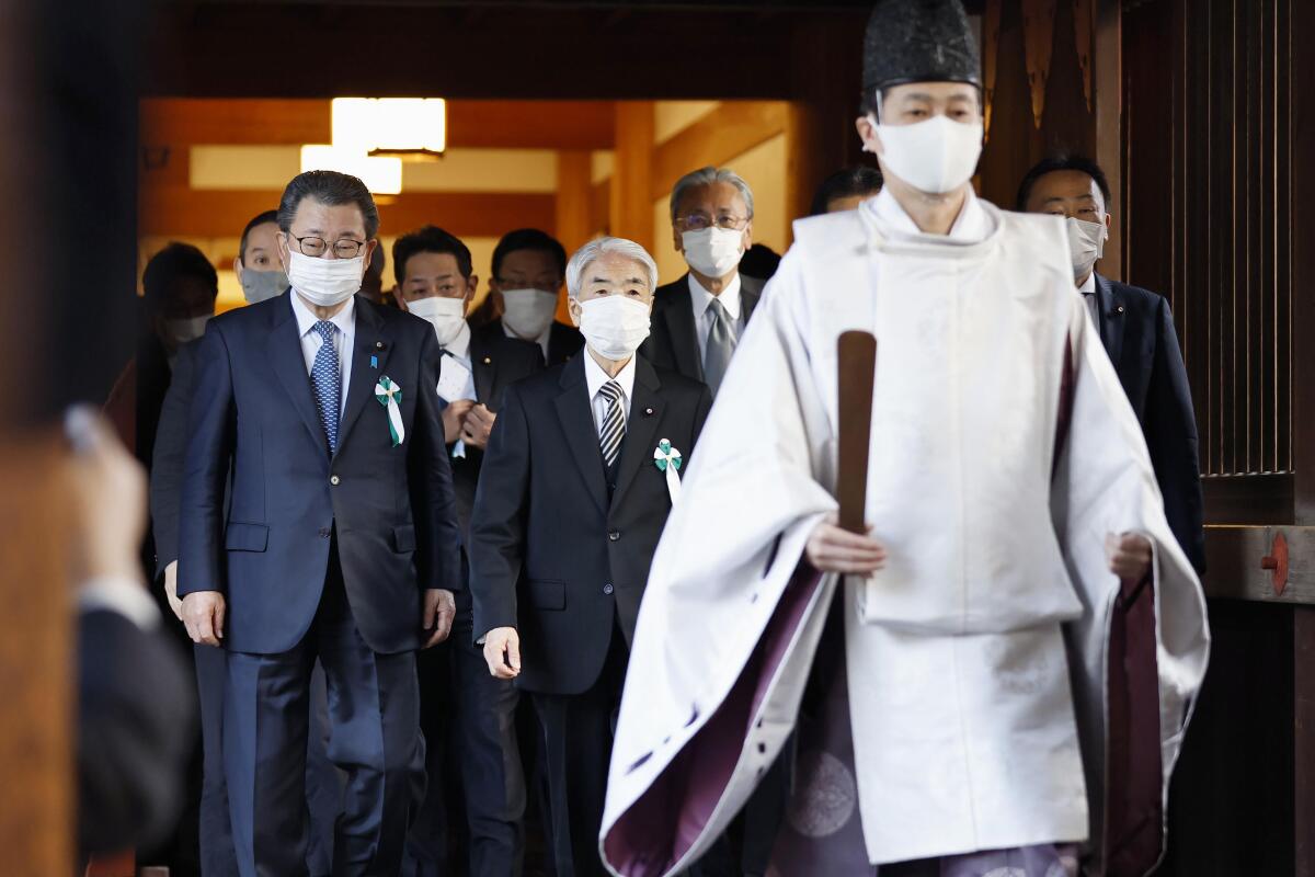 Procession of Japanese lawmakers at shrine