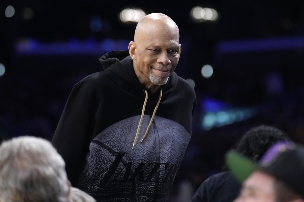 NBA legend Kareem Abdul-Jabbar breaks hip at L.A. concert - Los Angeles Times