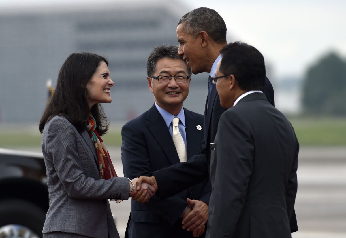 Nina Hachigian shakes hands with President Obama.