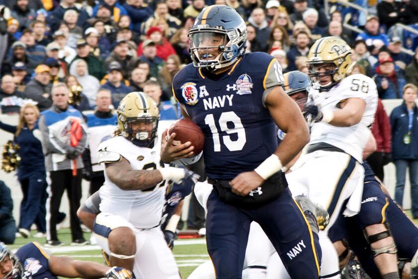 Navy quarterback Keenan Reynolds rushes for a touchdown against Pittsburgh on Monday.