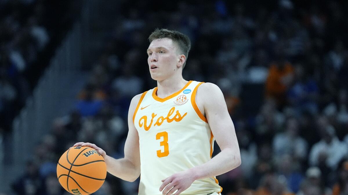 Tennessee guard Dalton Knecht plays during a Sweet 16 college basketball game