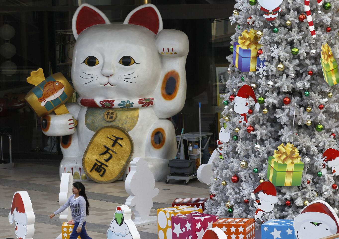 Hello, kitty! A shopping mall in Thailand puts its glittering spin on the holiday season.