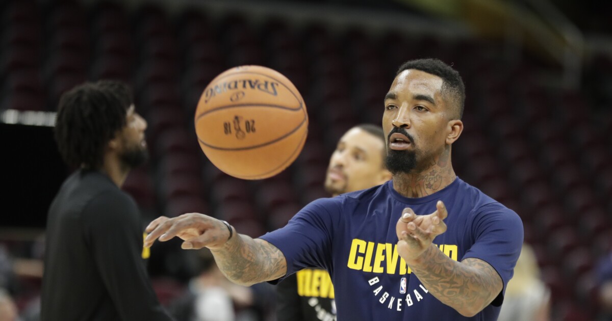 J R Smith Says His Familiarity With Lebron Will Help Lakers Los Angeles Times