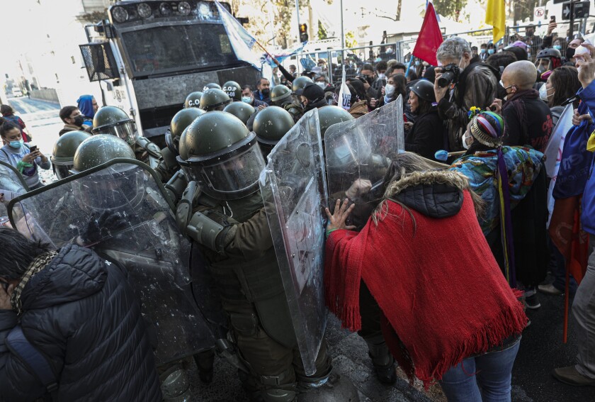 Chile: Protestas marcan inicio de Convención Constitucional - San Diego  Union-Tribune en Español