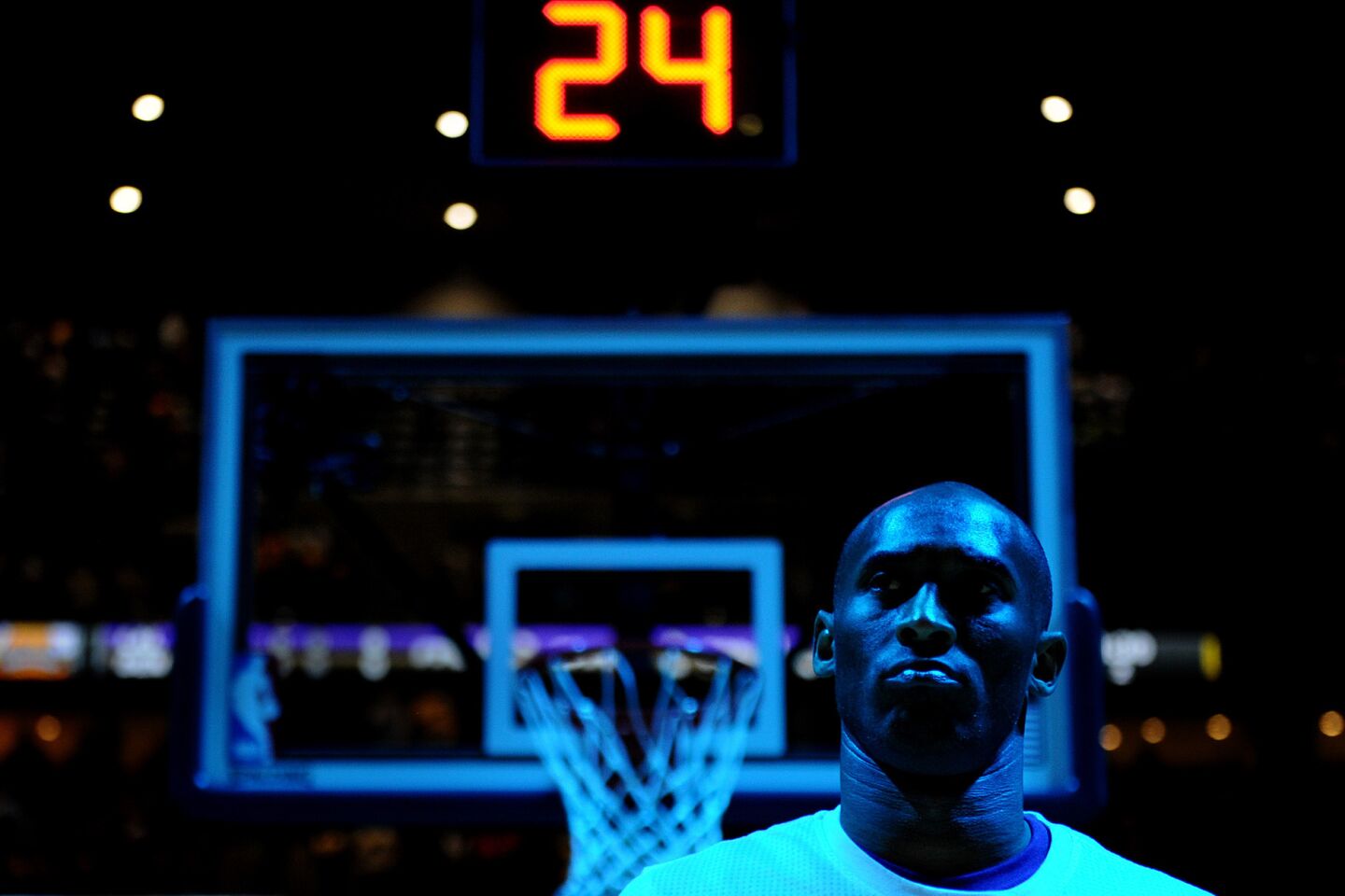 Lakers forward Kobe Bryant listens to the national anthem before hisfinal game in Denver on March 2, 2106.