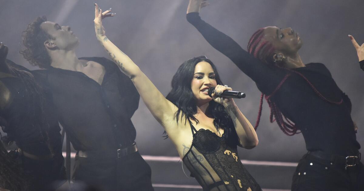 Demi Lovato cancelou cinco shows, adiando o início de sua turnê