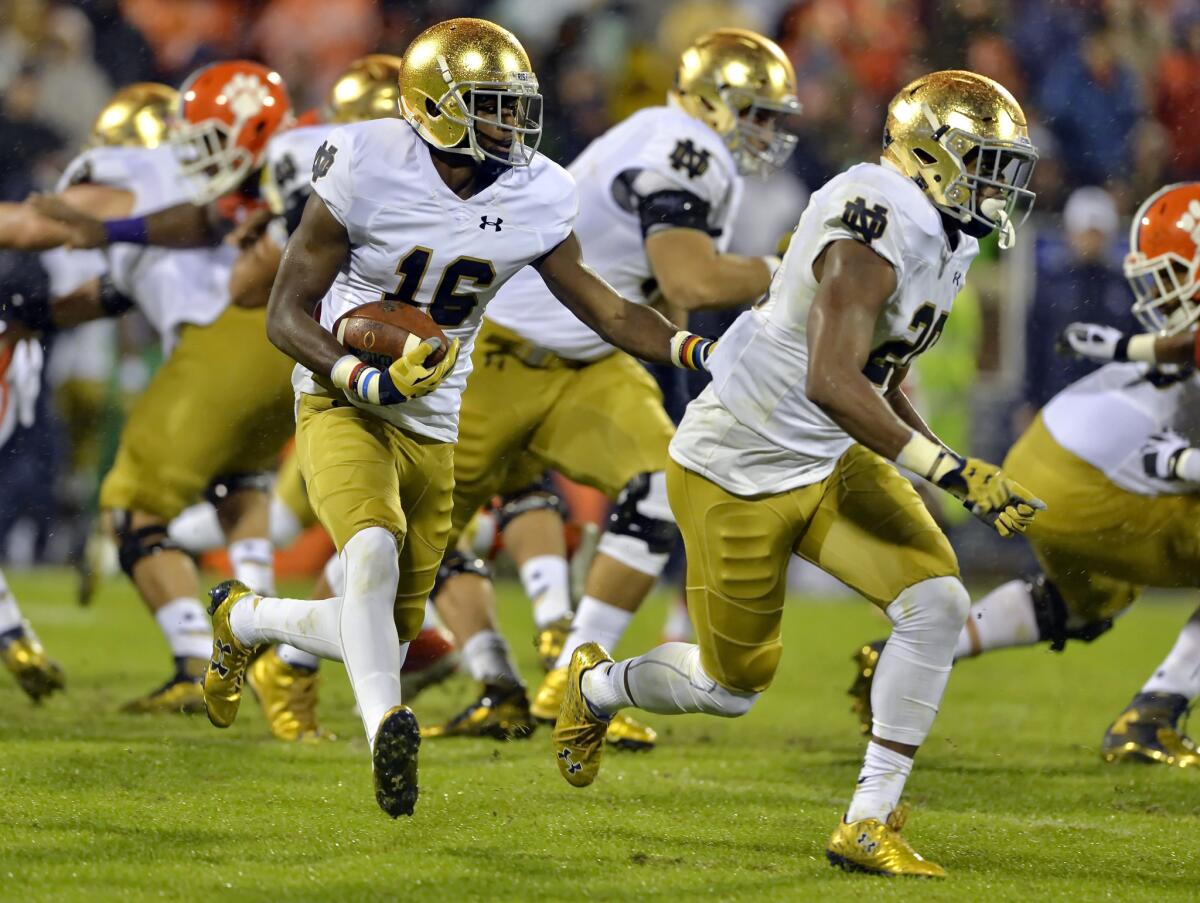 Notre Dame receiver Torii Hunter Jr. runs with the ball during a game against Clemson on Oct. 3.