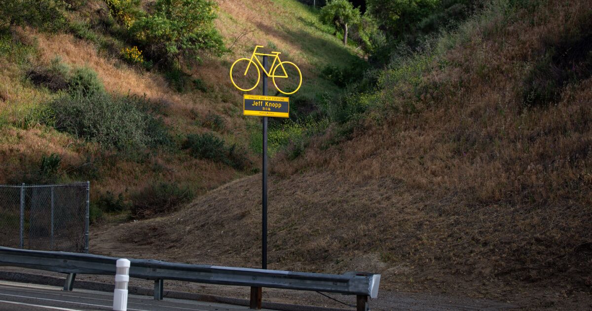 Aquí es cuando andar en bicicleta en Los Ángeles se vuelve mortal. Aquí es cuando andar en bicicleta en Los Ángeles se vuelve mortal.
