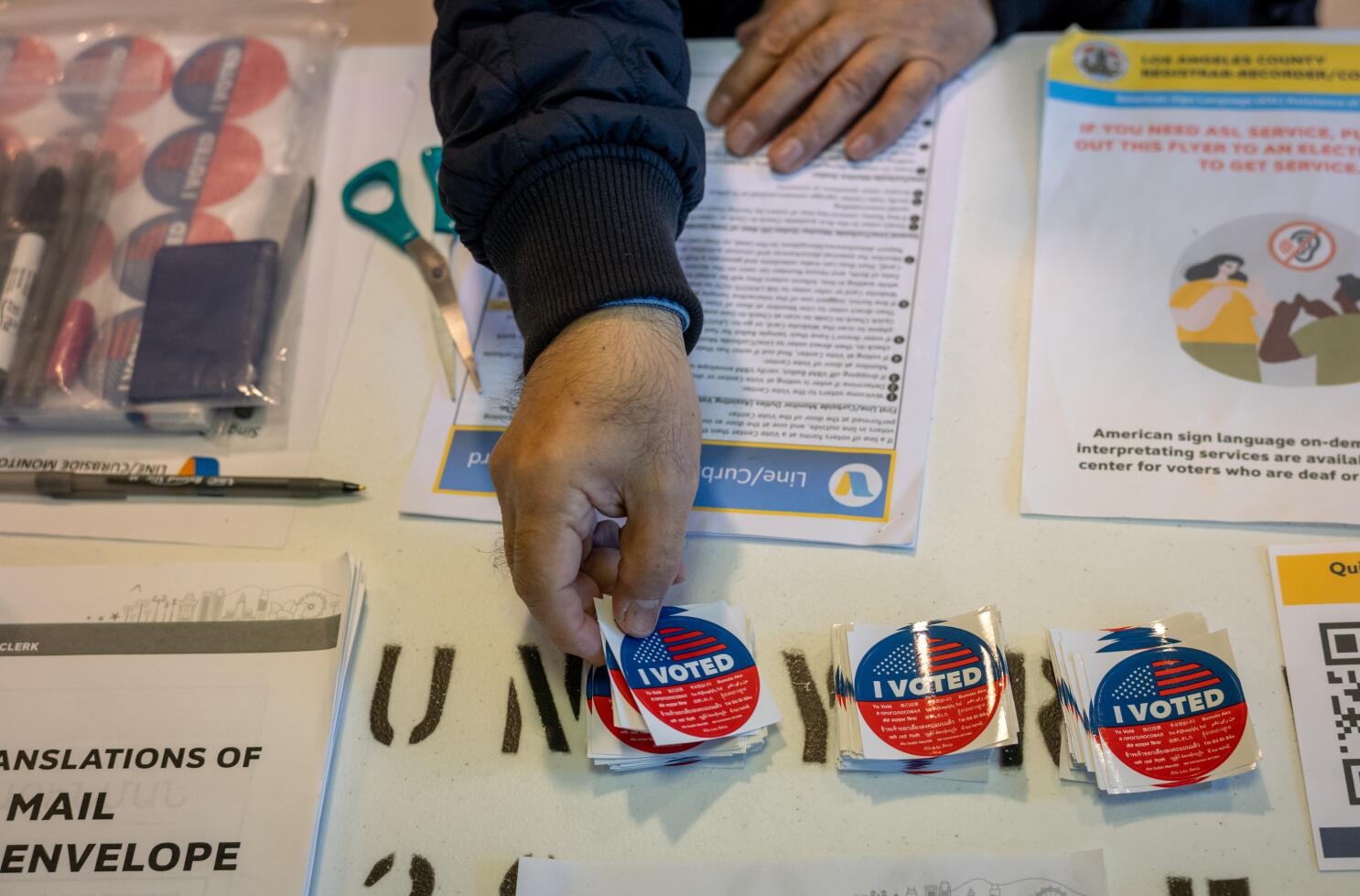 Voter Trust Plunges on Trump Critiques, Redistricting, ICE Fears