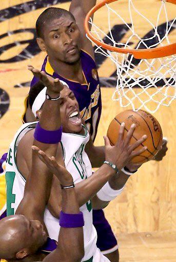 Paul Pierce, Ron Artest