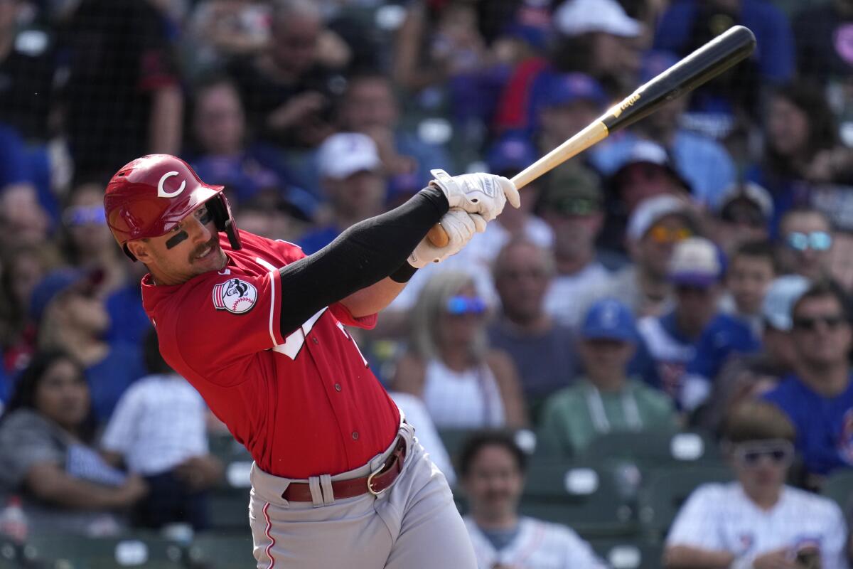 Cubs hit 3 homers in win over Reds