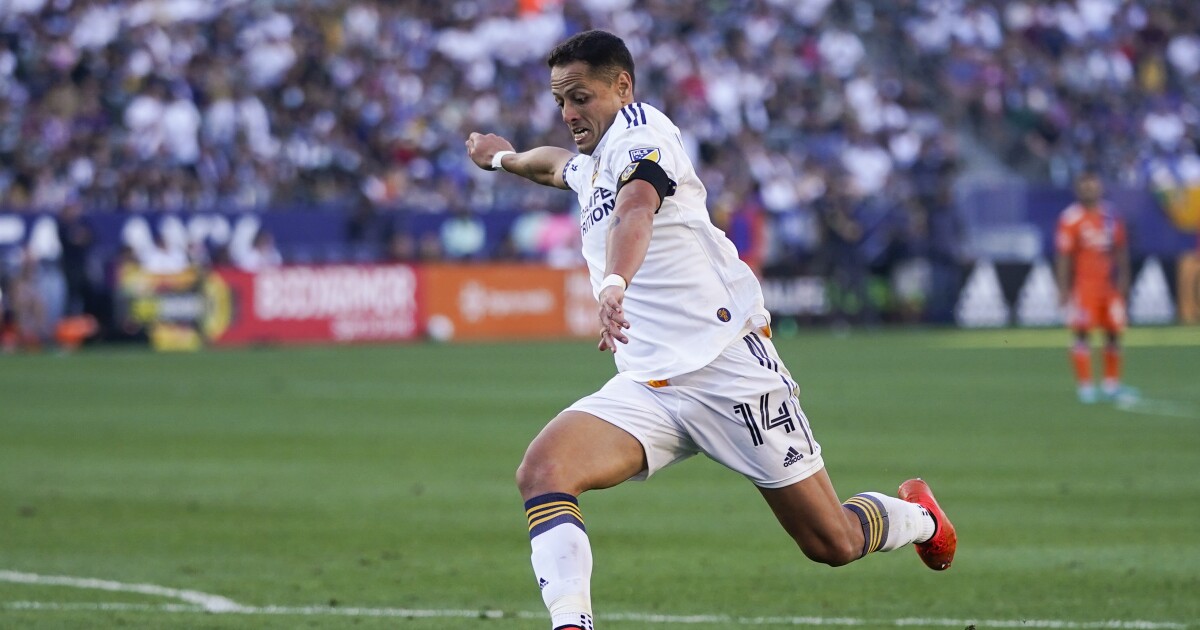 ‘Chicharito’ scores in final minutes to lift Galaxy over New York City FC in opener