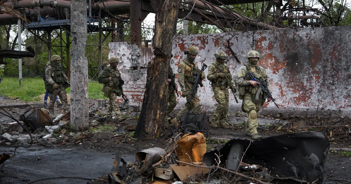 Russian troops move to encircle strategic city in eastern Ukraine Russian troops move to encircle strategic city in eastern Ukraine