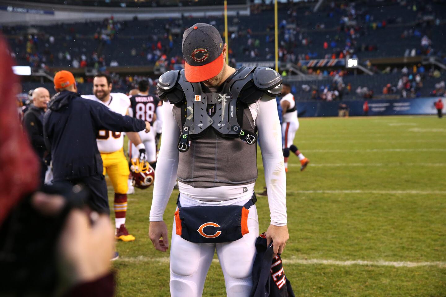 Bears quarterback Jay Cutler heads to the locker room after the 24-21 loss to the Redskins.