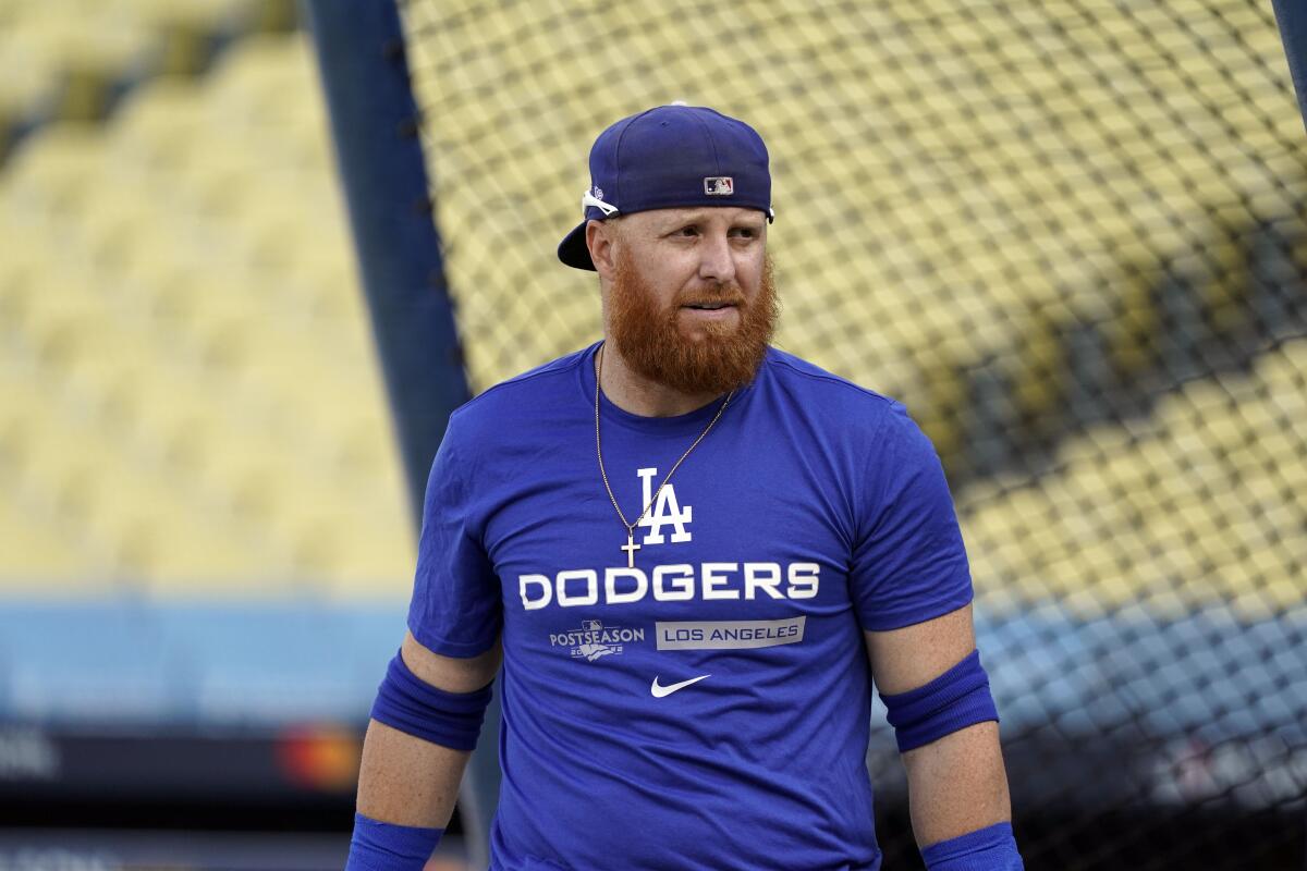 Dodgers decline option on Justin Turner, extend offer to others