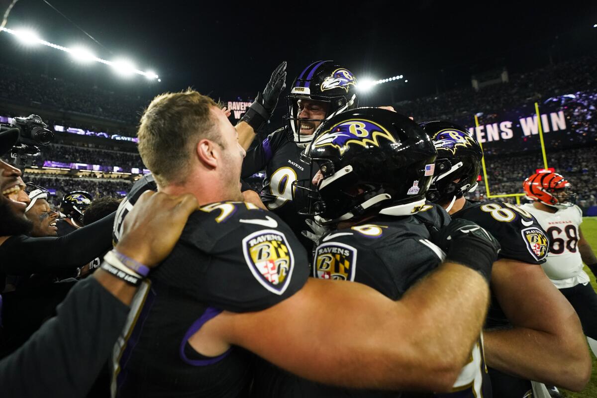 Tucker's leg lifts Ravens to 19-17 victory over Bengals - The San Diego  Union-Tribune