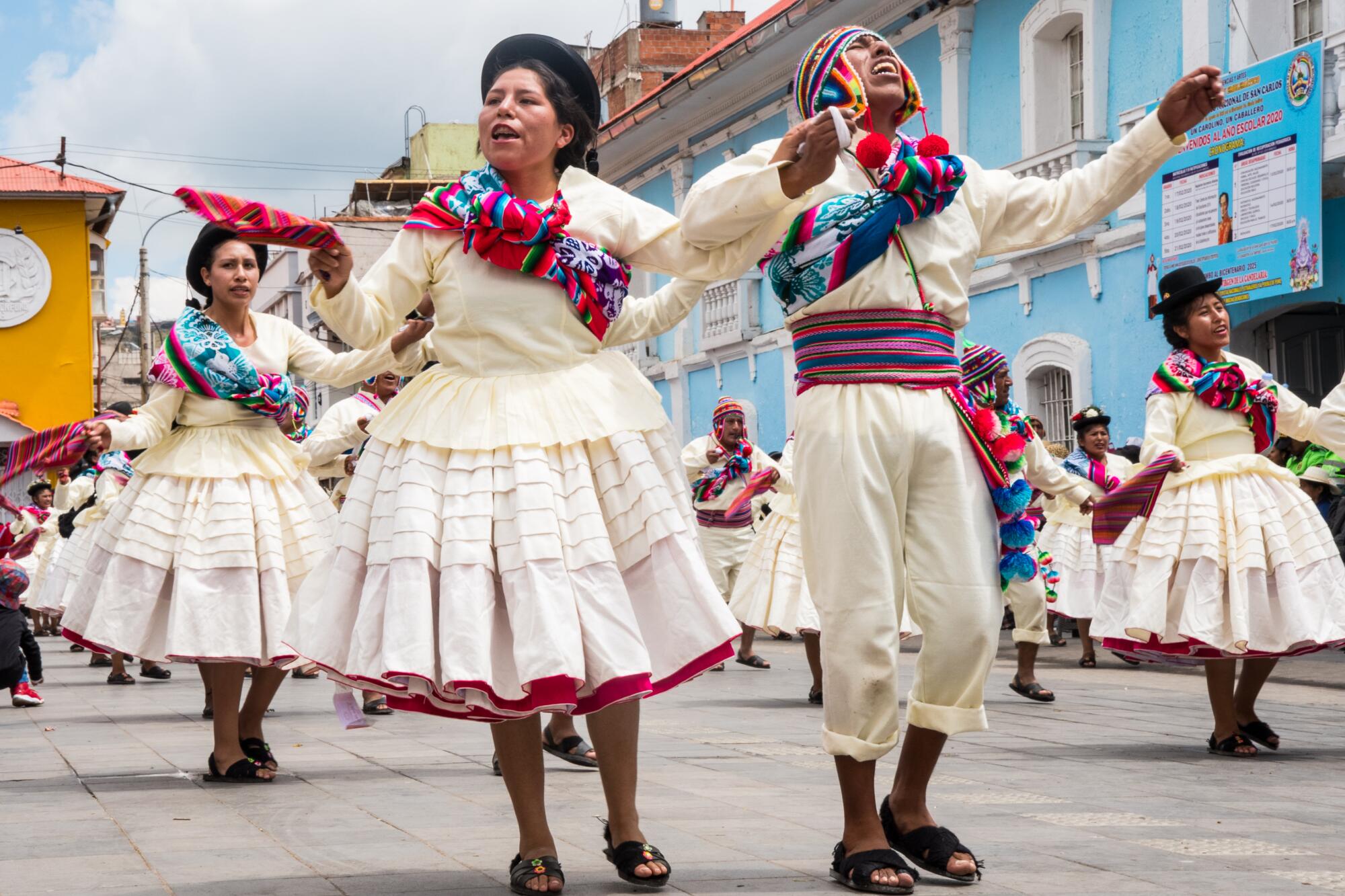 El colorido de la cultura peruana brilla en el marco de la independencia patria que cumple 200 años.