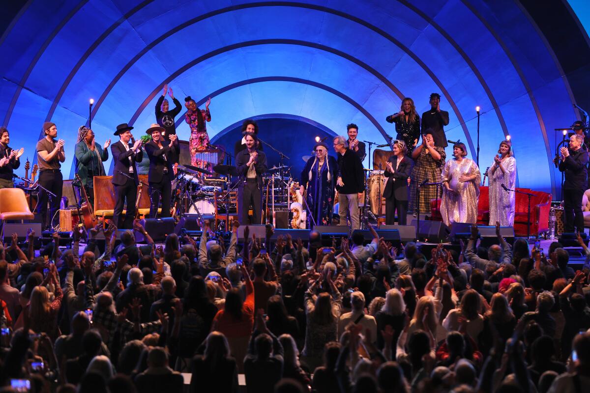 Joni Mitchell avec les membres du Joni Jam samedi.