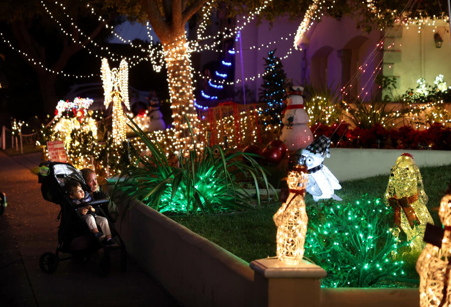 Christmas lights, crowds and high electric bills are a 39-year holiday tradition in this Torrance neighborhood