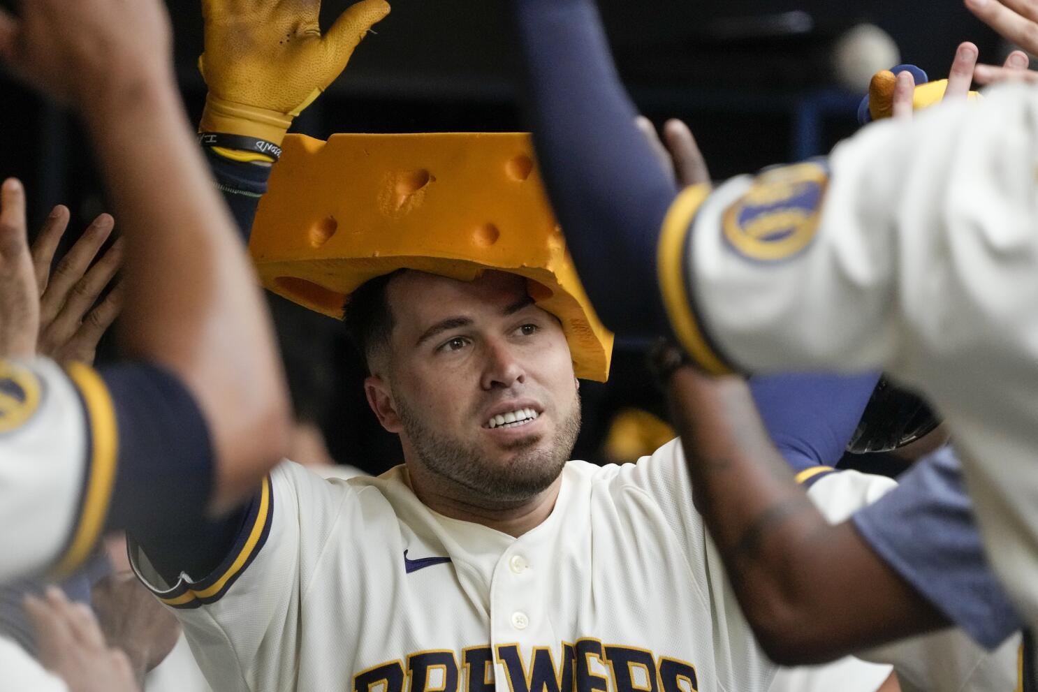 Caratini 8th-inning homer lifts Brewers over Cubs 6-5, overcoming
