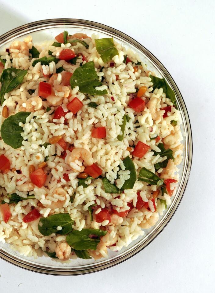 Rice salad with arugula and tomatoes