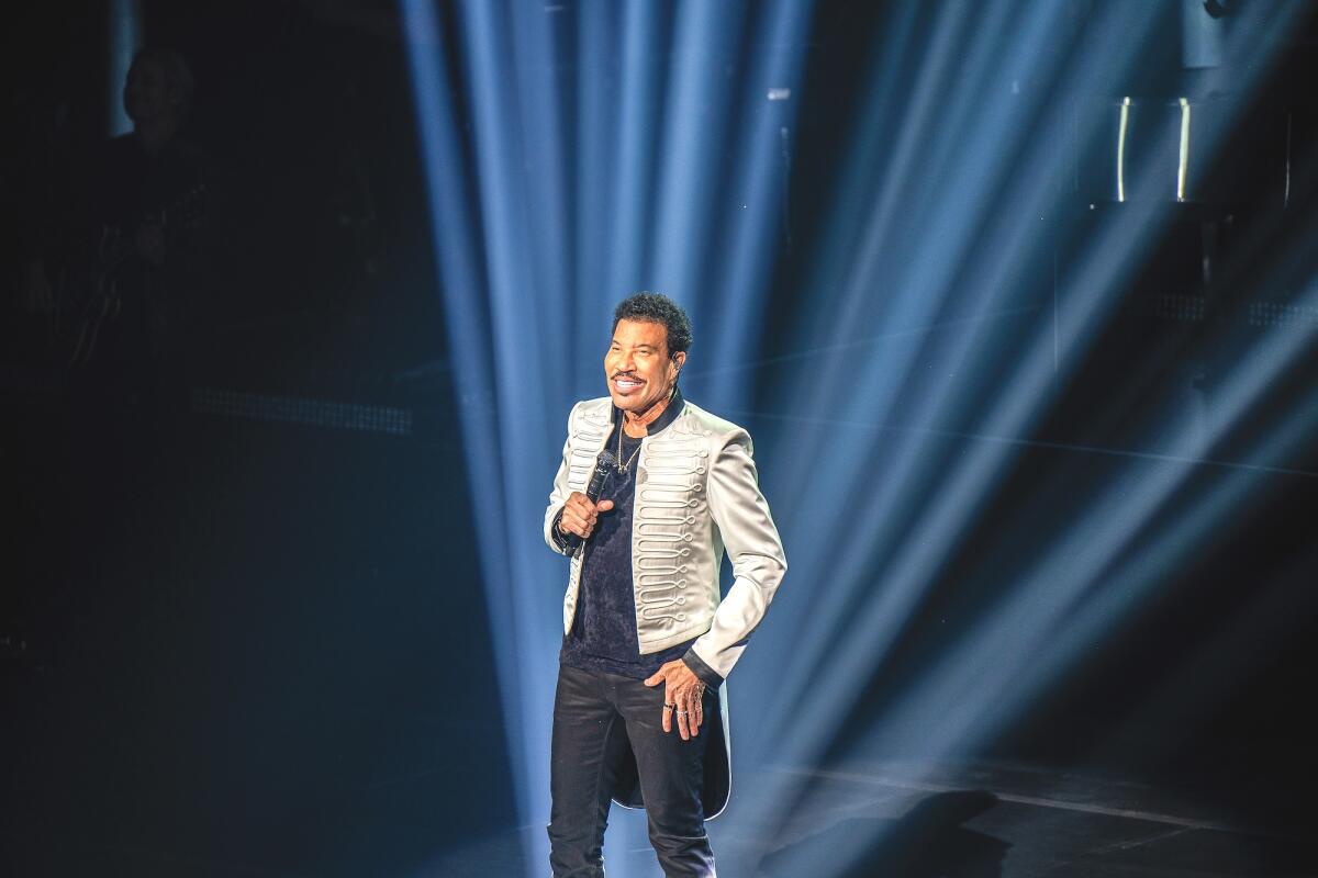 Lionel Richie on stage.