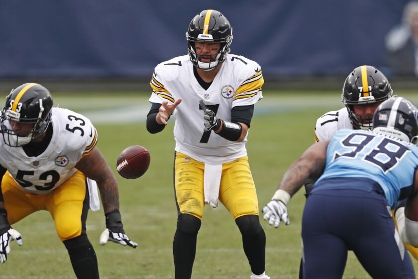 Pittsburgh Steelers quarterback Ben Roethlisberger (7) takes a snap against the Tennessee Titans.