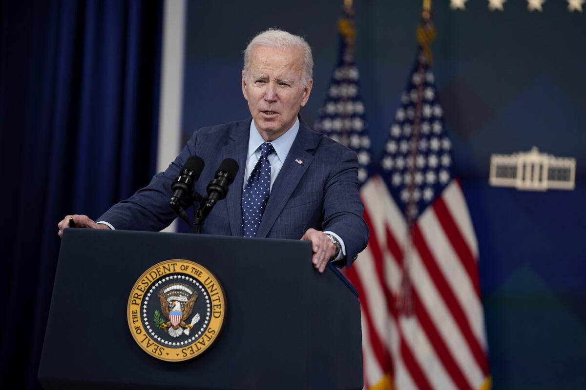 El presidente Joe Biden habla sobre el globo de vigilancia chino durante una conferencia de prensa en Washington