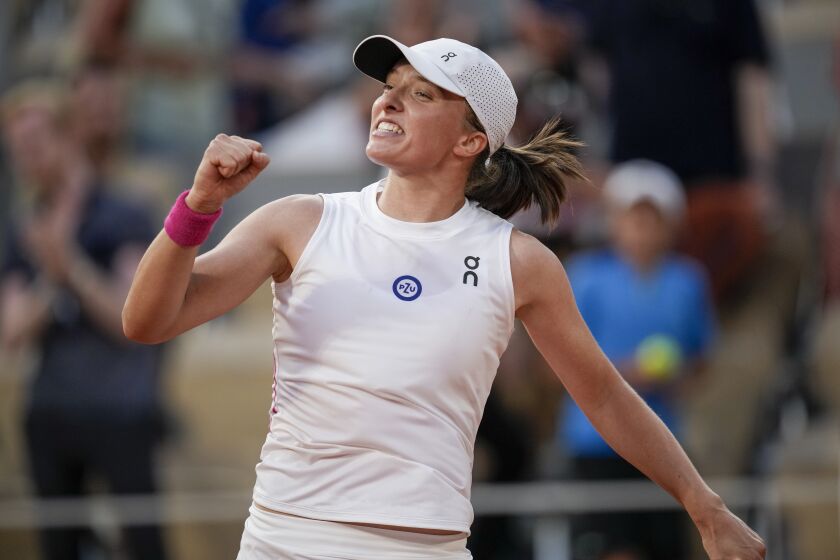 Poland's Iga Swiatek celebrates winning her semifinal match of the French Open tennis tournament of the French Open tennis tournament against Brazil's Beatriz Haddad Maia in two sets, 6-2, 7-6 (9-7),at the Roland Garros stadium in Paris, Thursday, June 8, 2023. (AP Photo/Christophe Ena)