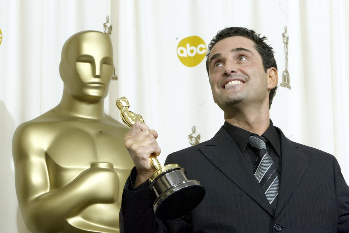 En el 2005, cuando recibe un Oscar por su tema "Al otro lado del rio".