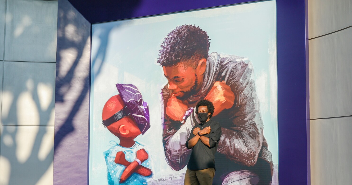Disneyland Resort rinde homenaje a Chadwick Boseman por medio de un mural 1 Disneyland