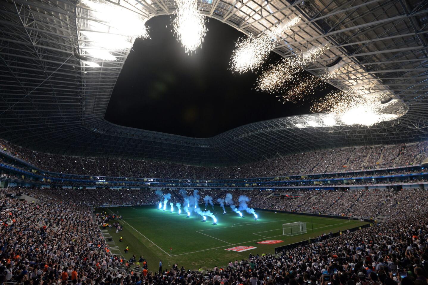 MONTERREY DE MÉXICO INAUGURA NUEVO ESTADIO CON PARTIDO ANTE BENFICA