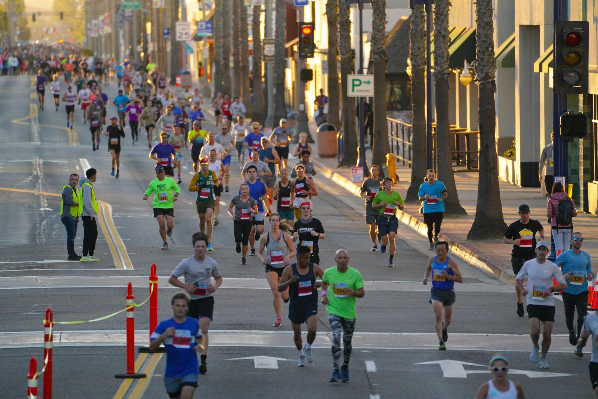 Runners make the loop turn as they head toward the beach at last year's annual O'side Turkey Trot in Oceanside.