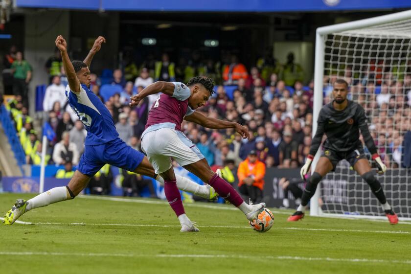 Aston Villa's Ollie Watkins, center, scores his side's opening goal during the English Premier League soccer match between Chelsea and Aston Villa at Stamford Bridge stadium in London, Sunday, Sept. 24, 2023. (AP Photo/Alastair Grant)