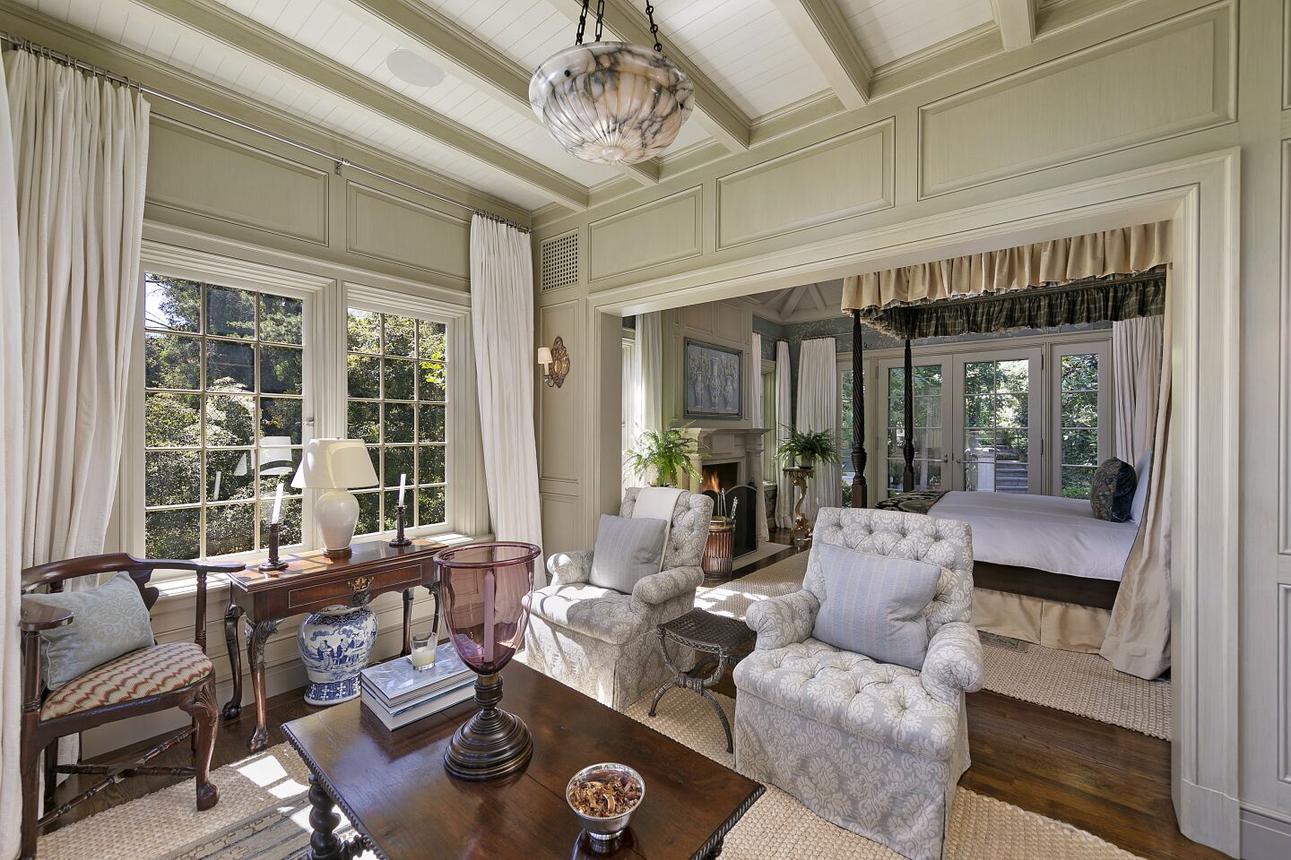 $60-million compound in Beverly Hills: the sitting room