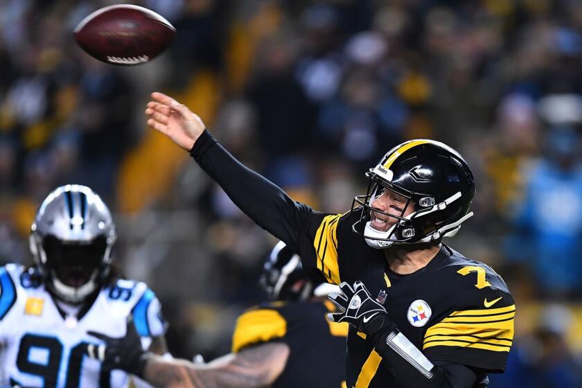 PITTSBURGH, PA - NOVEMBER 08: Ben Roethlisberger #7 of the Pittsburgh Steelers drops back to pass during the first quarter in the game against the Carolina Panthers at Heinz Field on November 8, 2018 in Pittsburgh, Pennsylvania. (Photo by Joe Sargent/Getty Images) ** OUTS - ELSENT, FPG, CM - OUTS * NM, PH, VA if sourced by CT, LA or MoD **