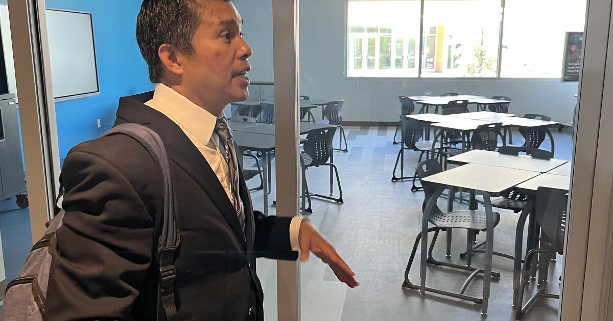 The “Study Studio” is the new high school classroom. Will the teacher accept this concept? The “Study Studio” is the new high school classroom. Will the teacher accept this concept?