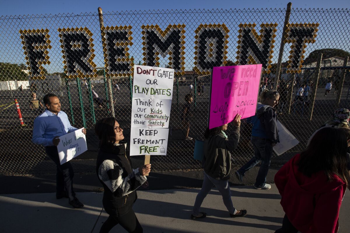 Parents and students protest plan for "closed campus" at Fremont Elementary School