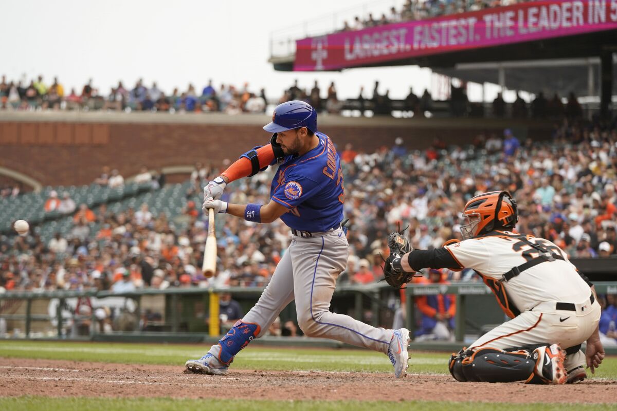 SF Giants' Buster Posey removed from game against Mets